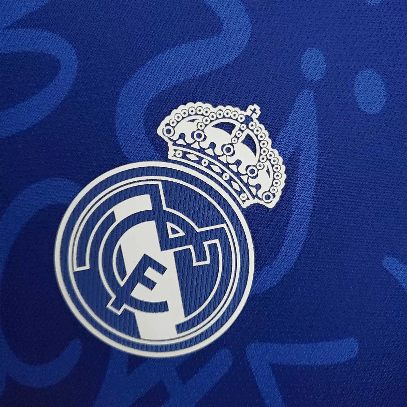 MAILLOT REAL MADRID 2021/2022 VERSION MANCHES LONGUES